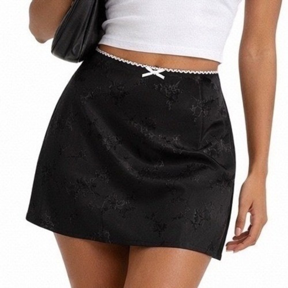 All in Favor Black Floral Jacquard Satin Mini Skirt Lace Trim Bow NWT Medium